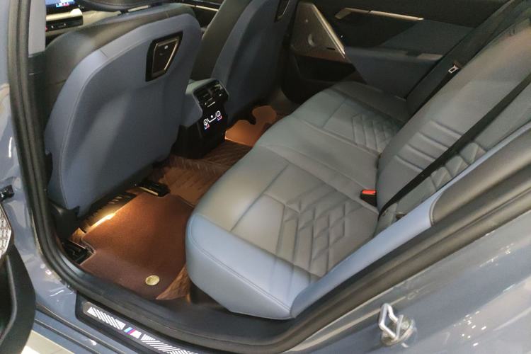 Used BMW 5 Series 2024 530Li Luxury Edition M Sport Package Left Rear Seat