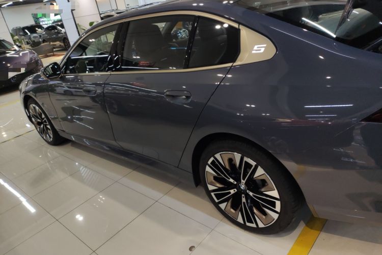 Used BMW 5 Series 2024 530Li Luxury Package Premium Edition Left Side