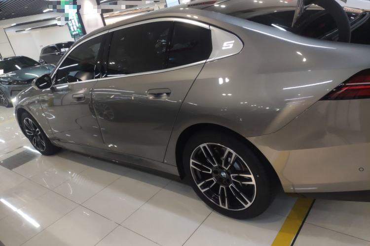 Used BMW 5 Series 2024 530Li Leading Model M Sport Package Left Side
