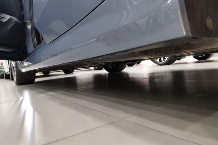 Used BMW 5 Series 2024 530Li Luxury Package Premium Edition Left Side Sill