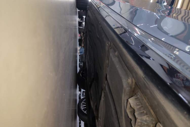 Used BMW 5 Series 2024 530Li Luxury Edition M Sport Package Left Side Sill
