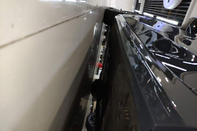 Used BMW 5 Series 2024 530Li Luxury Package Premium Edition Left Side Sill