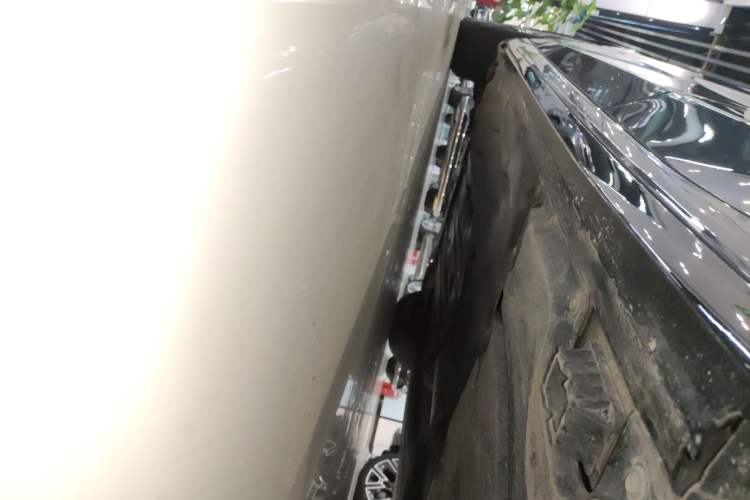 Used BMW 5 Series 2024 530Li Luxury Edition M Sport Package Left Side Sill