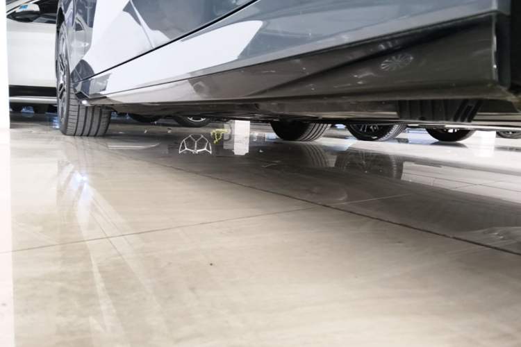 Used BMW 5 Series 2024 530Li Leading Model M Sport Package Left Side Sill