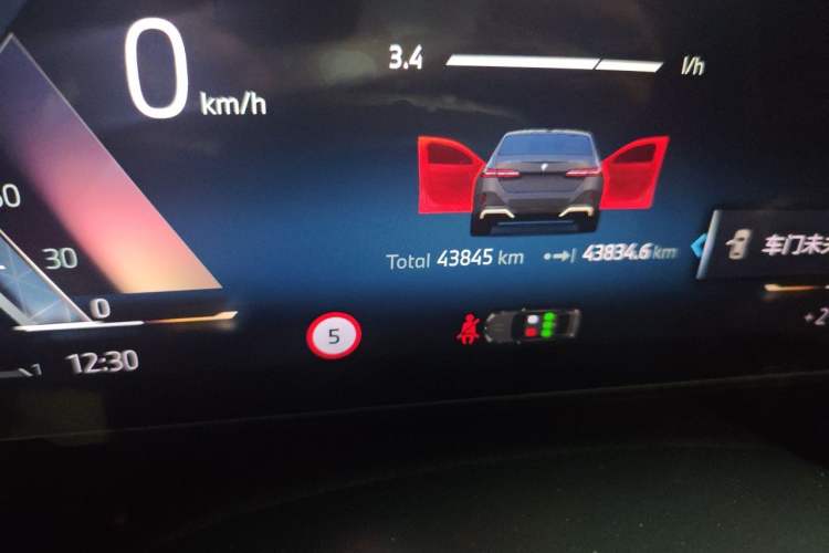 Used BMW 5 Series 2024 530Li Leading Model M Sport Package Odometer Close Up