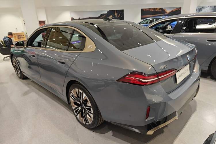 Used BMW 5 Series 2024 530Li Luxury Edition M Sport Package Rear Left 45 Deg