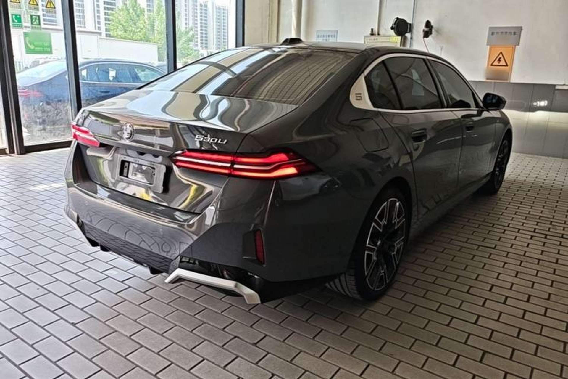 Used BMW 5 Series 2024 530Li Luxury Edition M Sport Package Rear Right 45 Deg