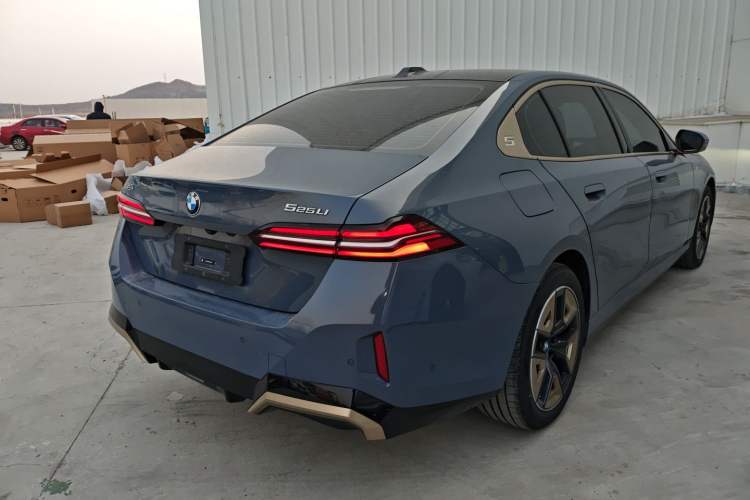 Used BMW 5 Series 2024 525Li M Sport Package Rear Right 45 Deg