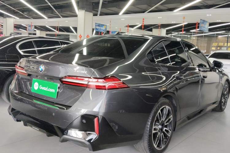 Used BMW 5 Series 2024 525i M Sport Package Rear Right 45 Deg