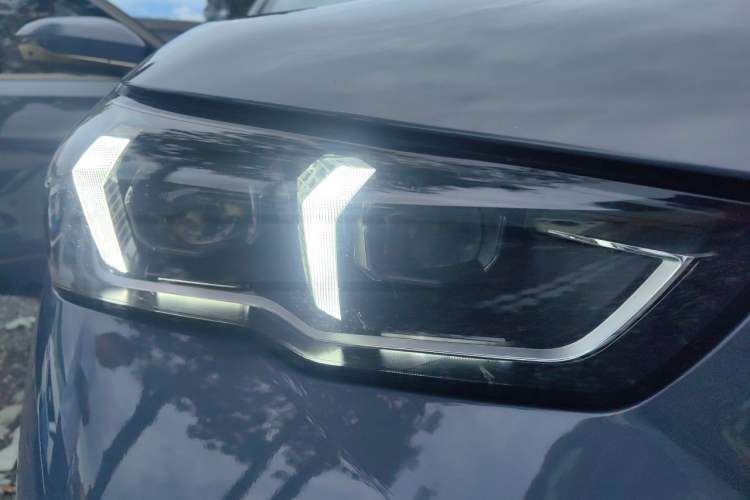 Used BMW 5 Series 2024 525Li M Sport Package Right Front Headlight
