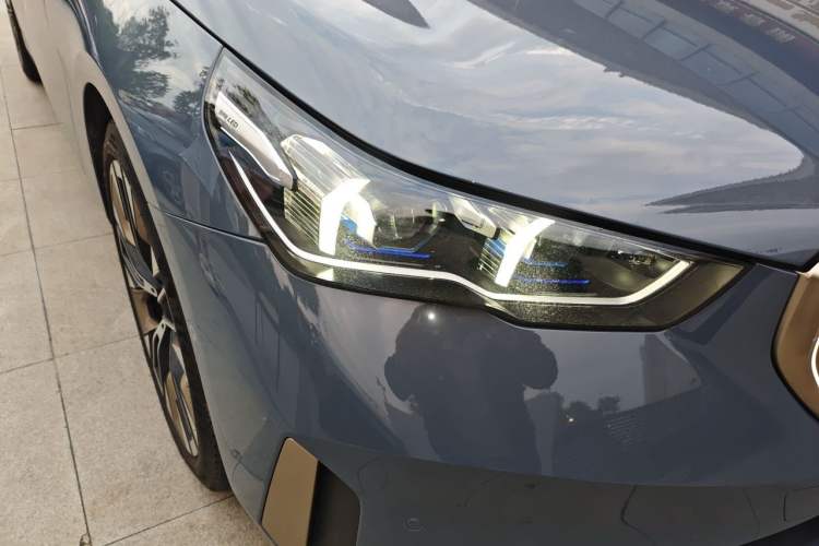 Used BMW 5 Series 2024 530Li Luxury Package Premium Edition Right Front Headlight