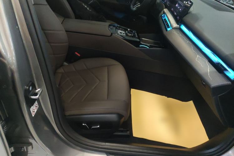 Used BMW 5 Series 2024 530Li Leading Model M Sport Package Right Front Seat