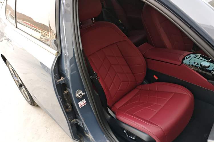 Used BMW 5 Series 2024 525Li M Sport Package Right Front Seat
