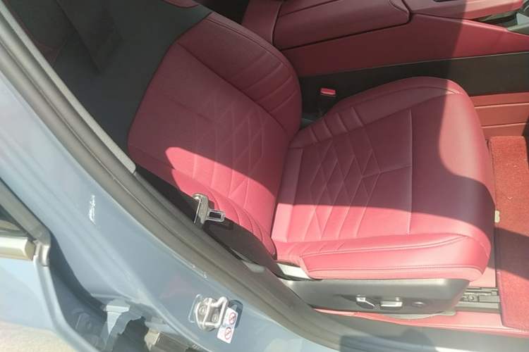 Used BMW 5 Series 2024 530Li Luxury Package Premium Edition Right Front Seat
