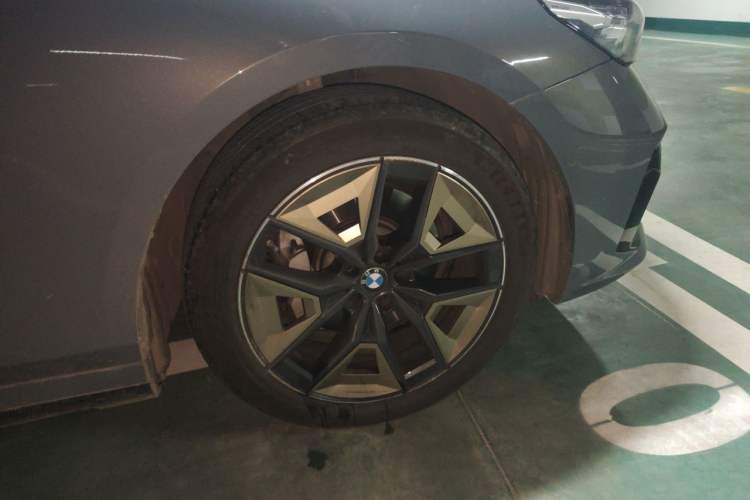 Used BMW 5 Series 2024 530Li Leading Model M Sport Package Right Front Wheel Hub