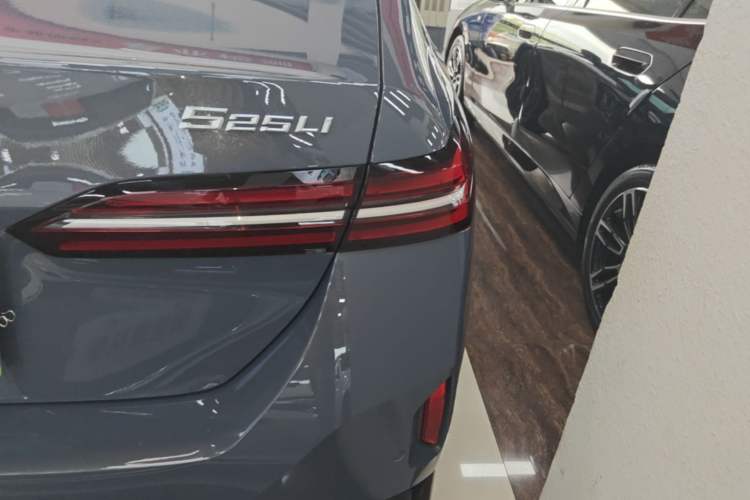 Used BMW 5 Series 2024 525Li M Sport Package Right Rear Taillight