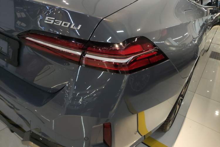 Used BMW 5 Series 2024 530Li Luxury Edition M Sport Package Right Rear Taillight