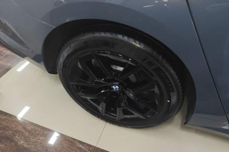 Used BMW 5 Series 2024 525Li M Sport Package Right Rear Wheel Hub