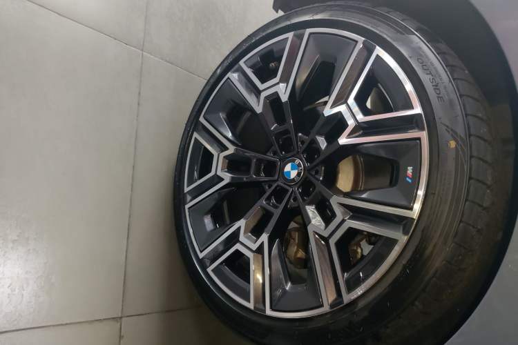 Used BMW 5 Series 2024 530Li Luxury Edition M Sport Package Right Rear Wheel Hub