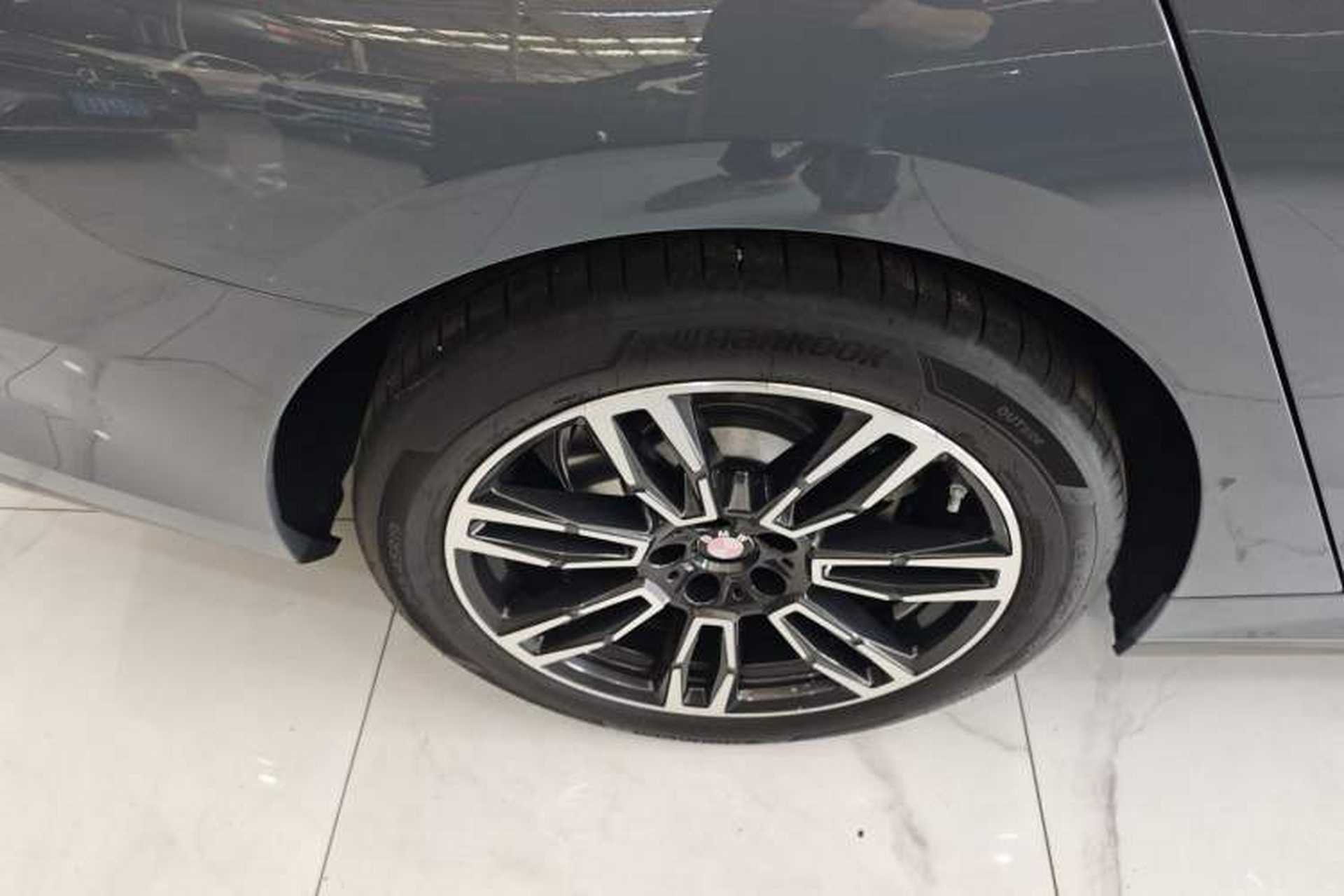 Used BMW 5 Series 2024 530Li Leading Model M Sport Package Right Rear Wheel Hub
