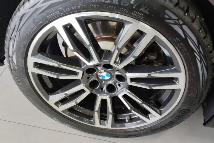 Used BMW 5 Series 2024 525i M Sport Package Right Rear Wheel Hub