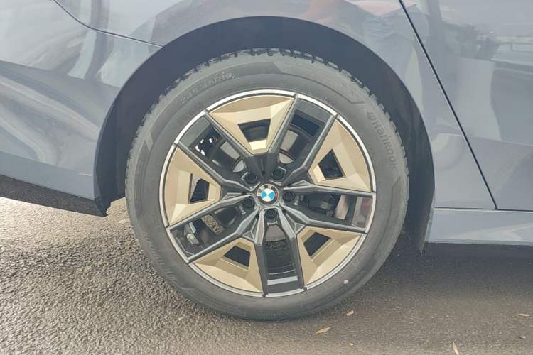 Used BMW 5 Series 2024 530Li Leading Model M Sport Package Right Rear Wheel Hub