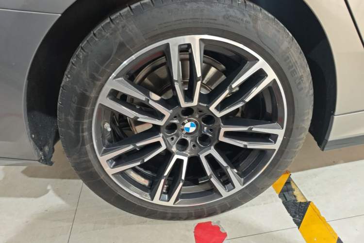 Used BMW 5 Series 2024 530Li Leading Model M Sport Package Right Rear Wheel Hub