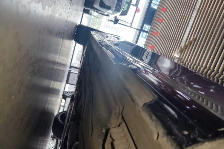 Used BMW 5 Series 2024 530Li Luxury Edition M Sport Package Right Side Sill