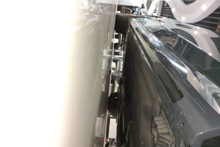 Used BMW 5 Series 2024 530Li Luxury Package Premium Edition Right Side Sill
