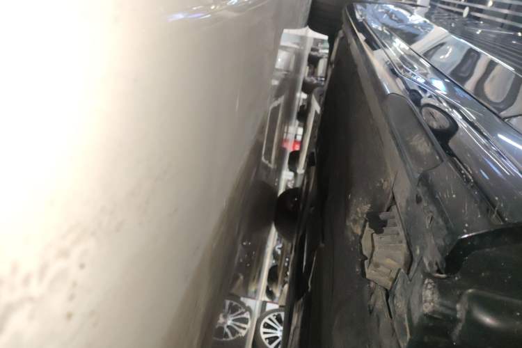 Used BMW 5 Series 2024 530Li Leading Model M Sport Package Right Side Sill