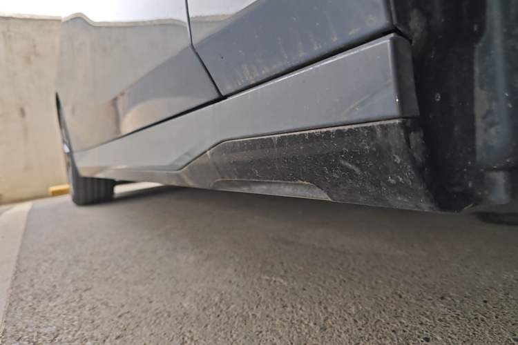 Used BMW 5 Series 2024 530Li Leading Model M Sport Package Right Side Sill