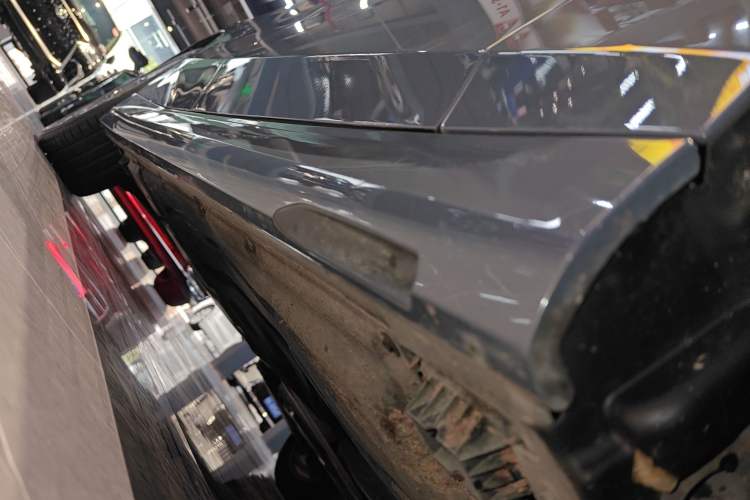 Used BMW 5 Series 2024 530Li Leading Luxury Package Right Side Sill