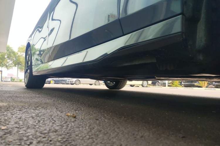 Used BMW 5 Series 2024 530Li Leading Model M Sport Package Right Side Sill