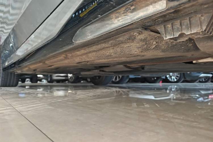 Used BMW 5 Series 2024 530Li Leading Model M Sport Package Right Side Sill