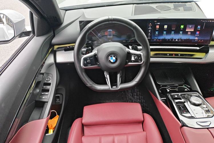 Used BMW 5 Series 2024 530i Leading Model M Sport Package Steering Wheel