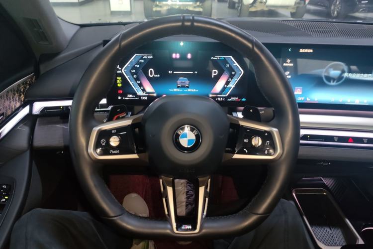 Used BMW 5 Series 2024 530Li Luxury Edition M Sport Package Steering Wheel