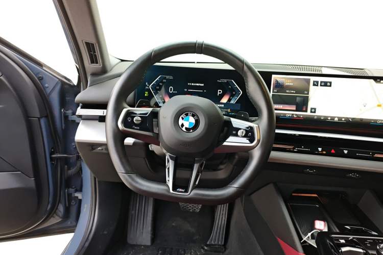 Used BMW 5 Series 2024 525Li M Sport Package Steering Wheel