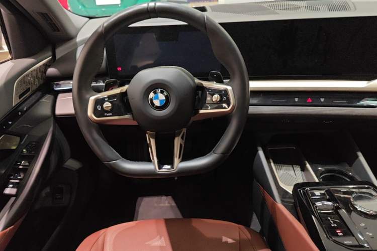 Used BMW 5 Series 2024 530Li Luxury Edition M Sport Package Steering Wheel