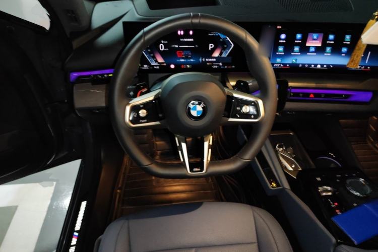 Used BMW 5 Series 2024 530Li Luxury Edition M Sport Package Steering Wheel