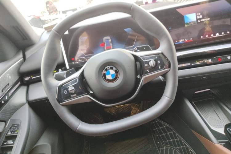 Used BMW 5 Series 2024 525Li Luxury Package Steering Wheel