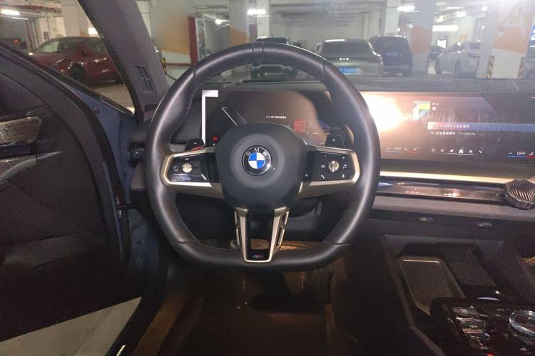Used BMW 5 Series 2024 530Li Luxury Edition M Sport Package Steering Wheel