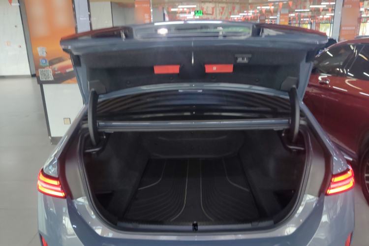 Used BMW 5 Series 2024 530Li Luxury Edition M Sport Package Trunk