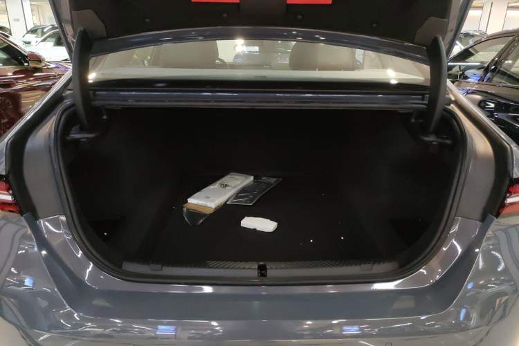 Used BMW 5 Series 2024 530Li Luxury Package Premium Edition Trunk