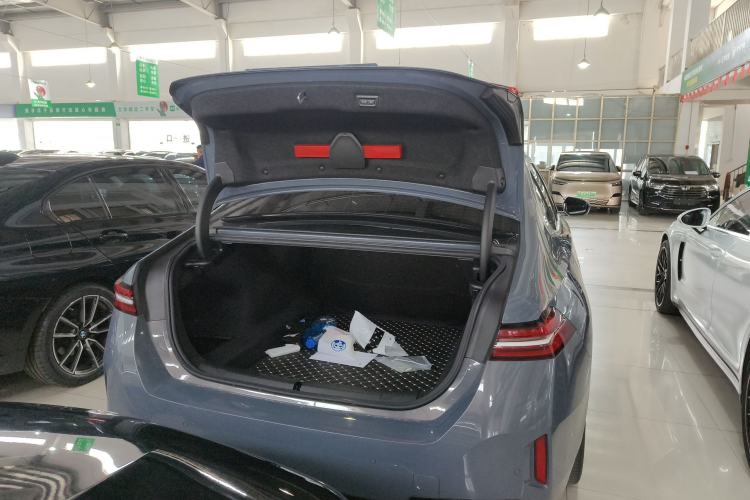 Used BMW 5 Series 2024 530Li Luxury Edition M Sport Package Trunk