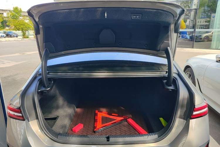 Used BMW 5 Series 2024 530Li Leading Model M Sport Package Trunk