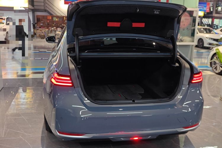 Used BMW 5 Series 2024 530Li Leading Luxury Package Trunk