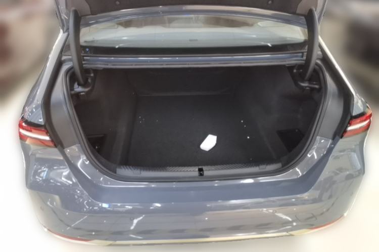 Used BMW 5 Series 2024 530Li Luxury Package Premium Edition Trunk
