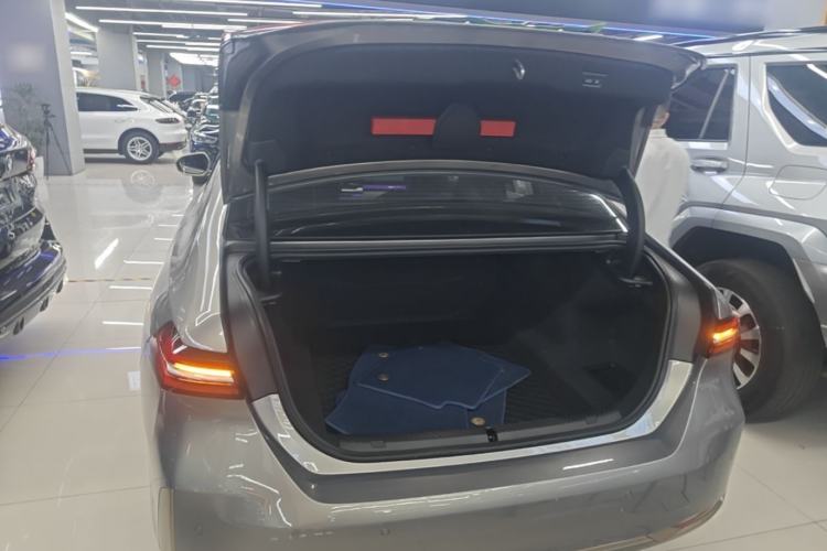 Used BMW 5 Series 2024 530Li Luxury Package Premium Edition Trunk