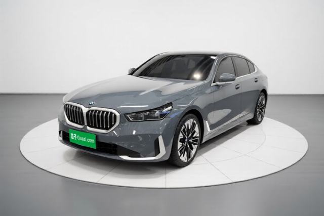BMW 5 Series 2024 530Li Luxury Package Premium Edition مستعملة
