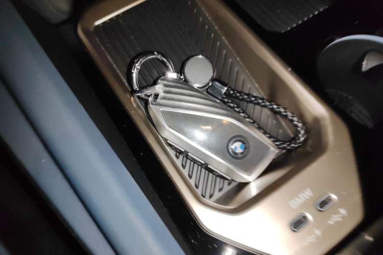 Used BMW 5 Series 2024 530Li Luxury Edition M Sport Package Vehicle Key